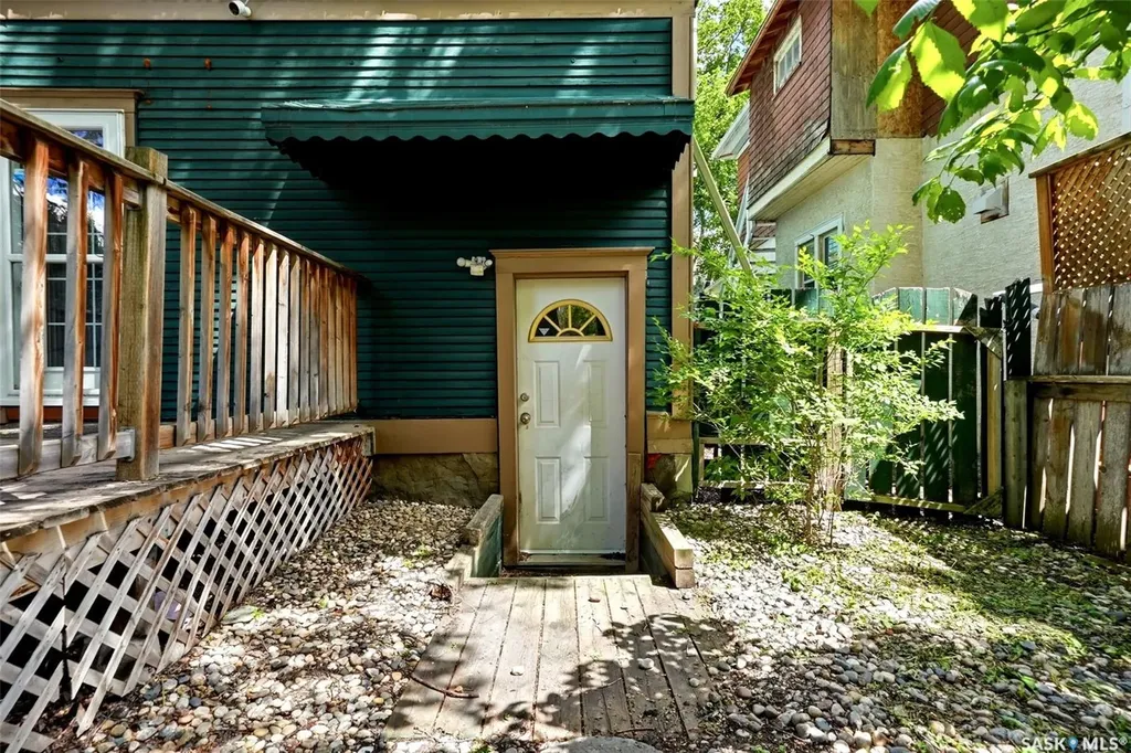 2026 Garnet Street Regina SK S4T 2Z6