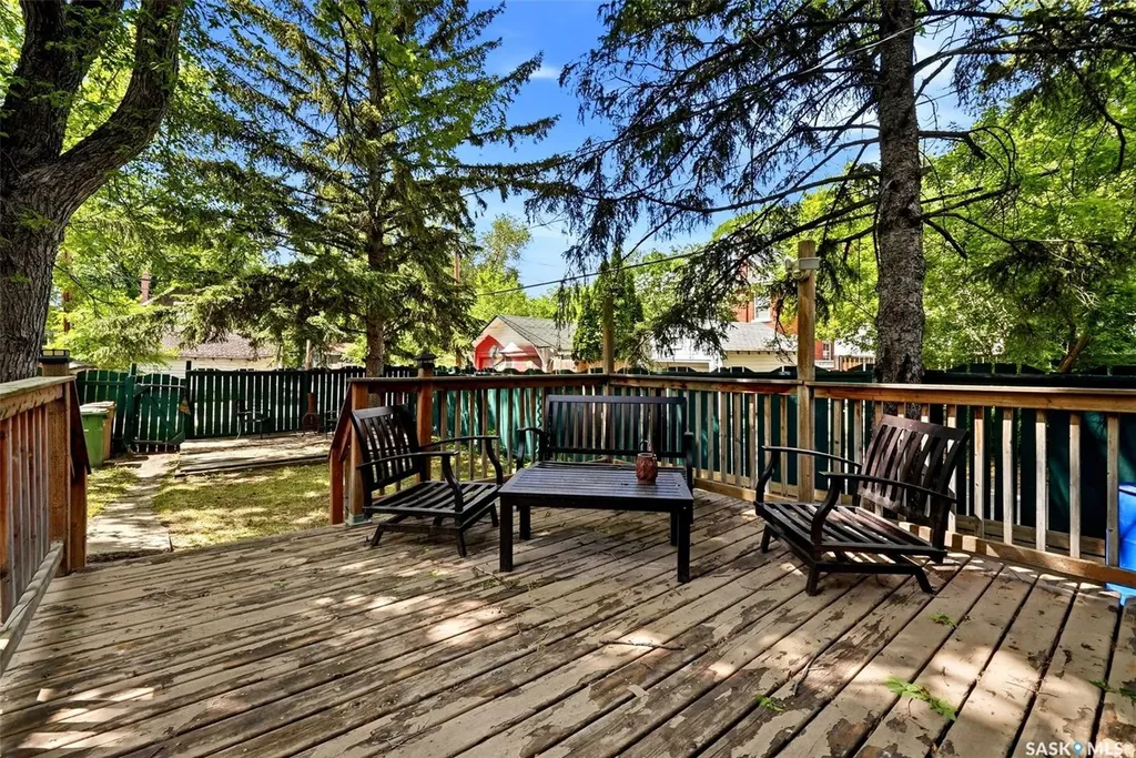 2026 Garnet Street Regina SK S4T 2Z6