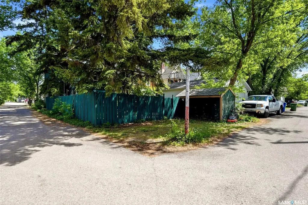 2026 Garnet Street Regina SK S4T 2Z6