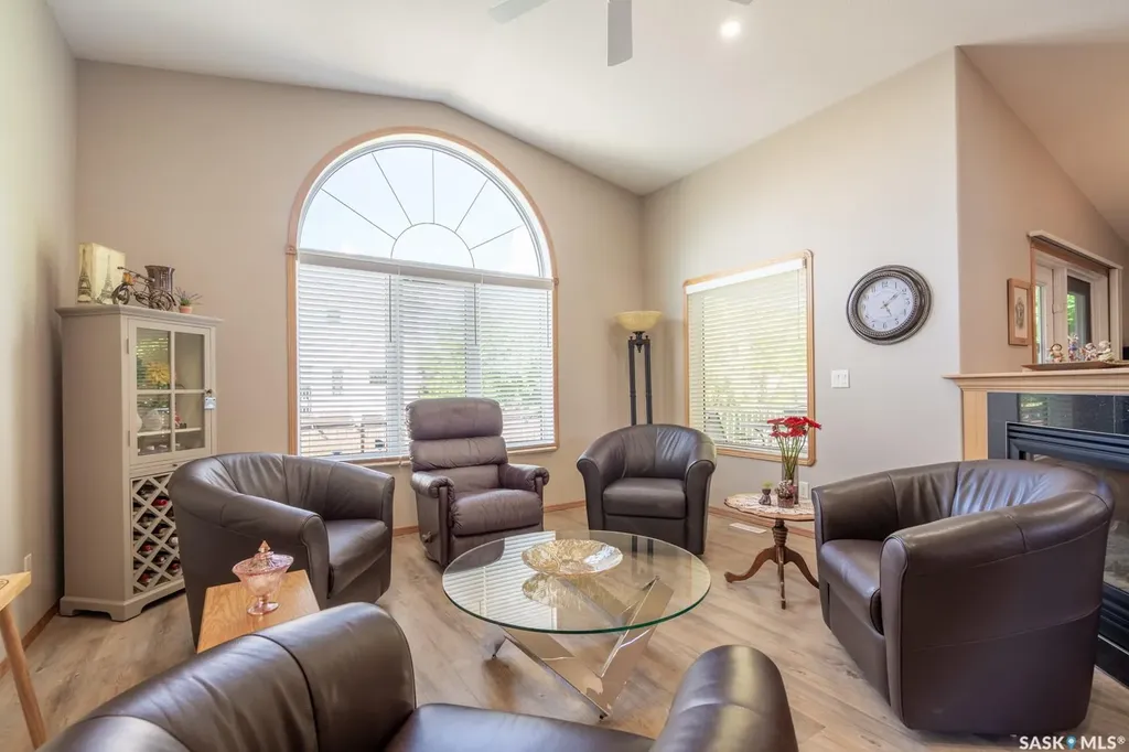 3807 Britannia Place E Regina SK S4V 2Z6