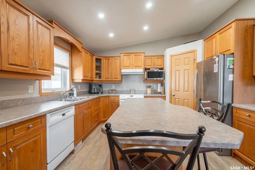 3807 Britannia Place E Regina SK S4V 2Z6