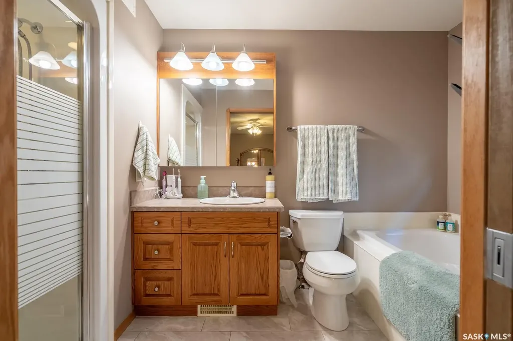 3807 Britannia Place E Regina SK S4V 2Z6
