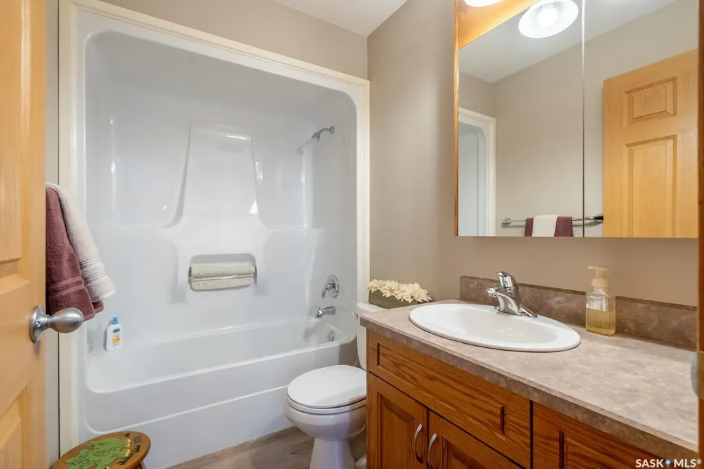 3807 Britannia Place E Regina SK S4V 2Z6