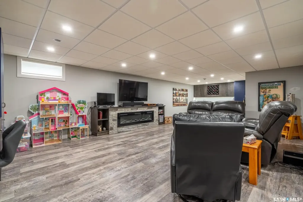 3807 Britannia Place E Regina SK S4V 2Z6