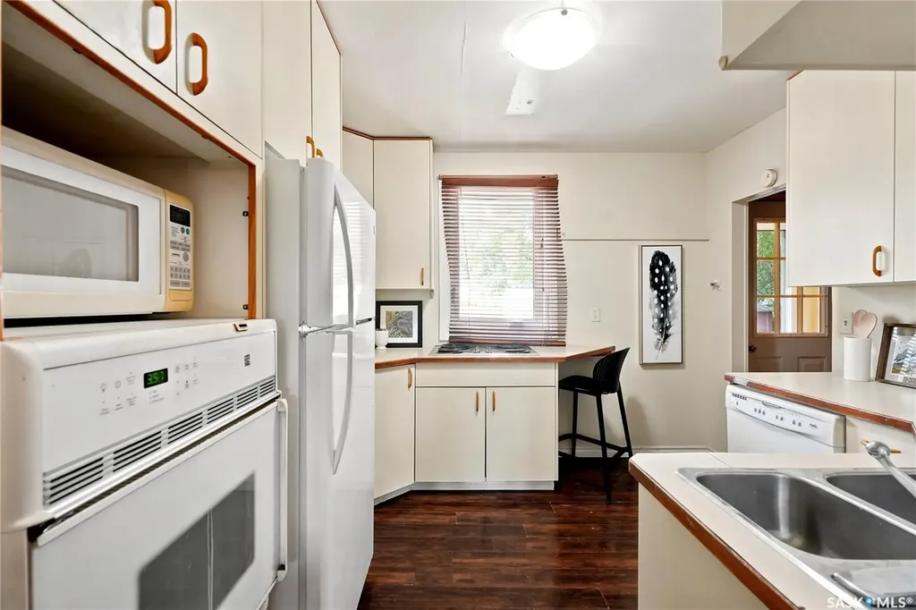 1614 Lorne Avenue Saskatoon SK S7H 1Y1