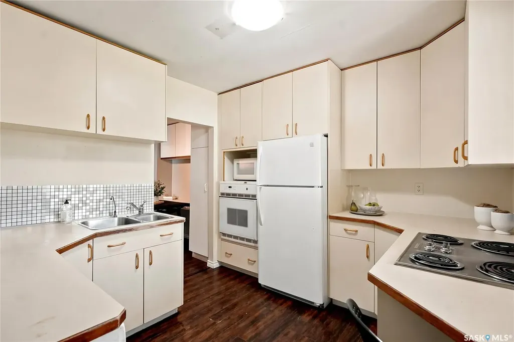 1614 Lorne Avenue Saskatoon SK S7H 1Y1