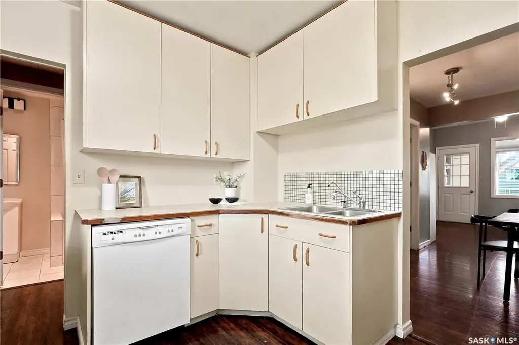 1614 Lorne Avenue Saskatoon SK S7H 1Y1