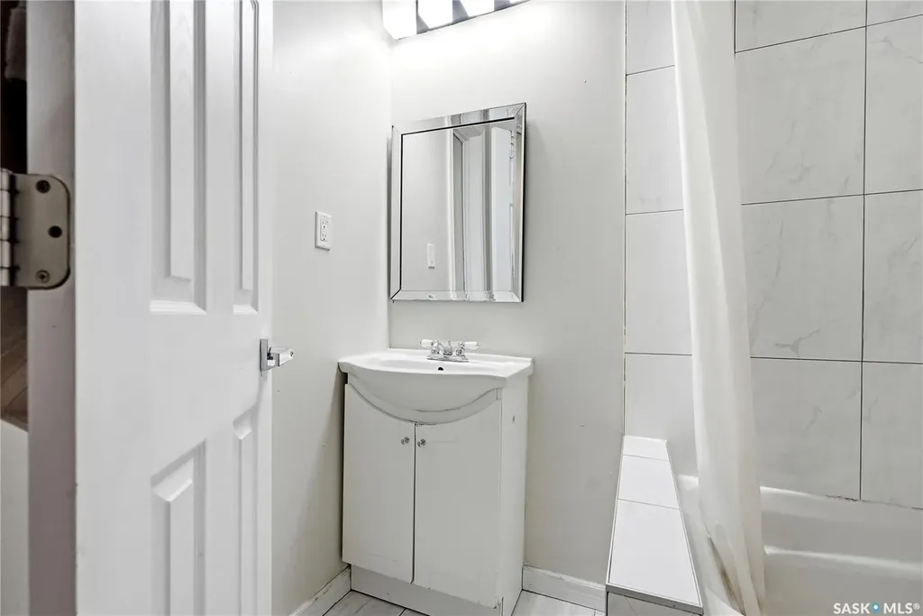 1614 Lorne Avenue Saskatoon SK S7H 1Y1