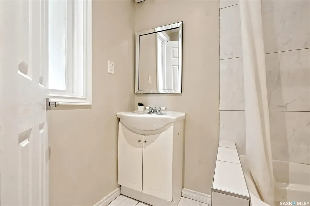 1614 Lorne Avenue Saskatoon SK S7H 1Y1