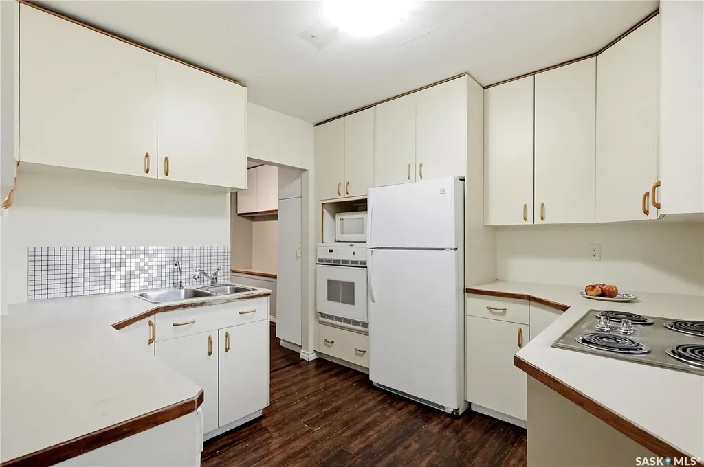 1614 Lorne Avenue Saskatoon SK S7H 1Y1