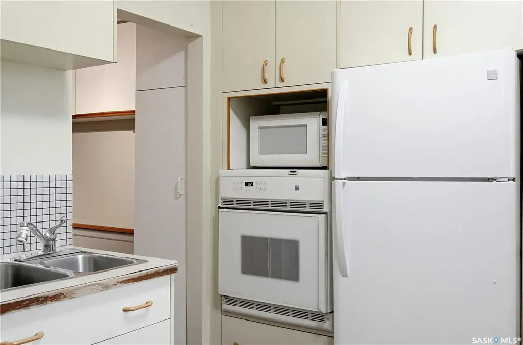 1614 Lorne Avenue Saskatoon SK S7H 1Y1