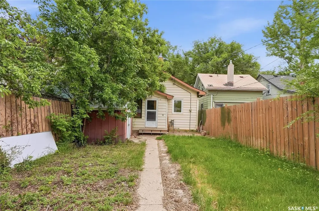 1614 Lorne Avenue Saskatoon SK S7H 1Y1