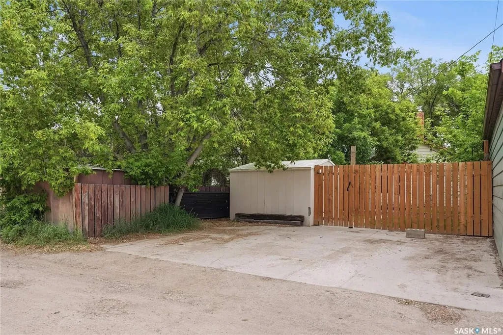 1614 Lorne Avenue Saskatoon SK S7H 1Y1