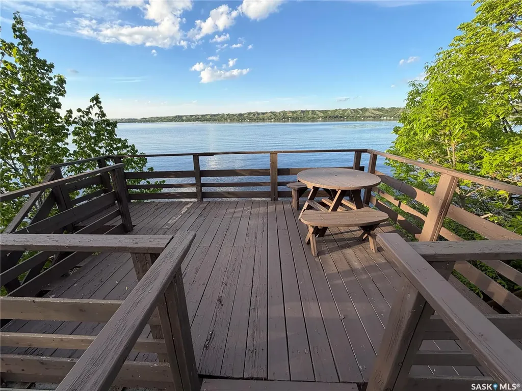 215-216 Osment Avenue Katepwa Beach SK S0G 2Y0