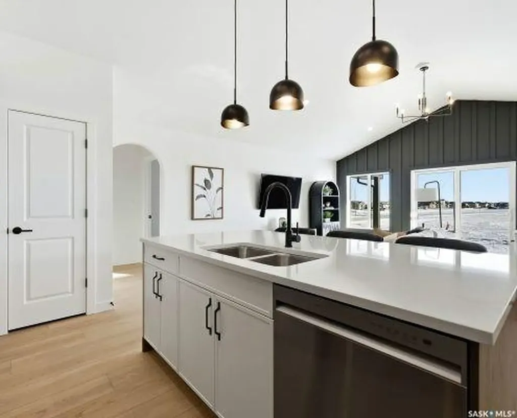 1056 West Park Boulevard Moose Jaw SK S6J 0E6
