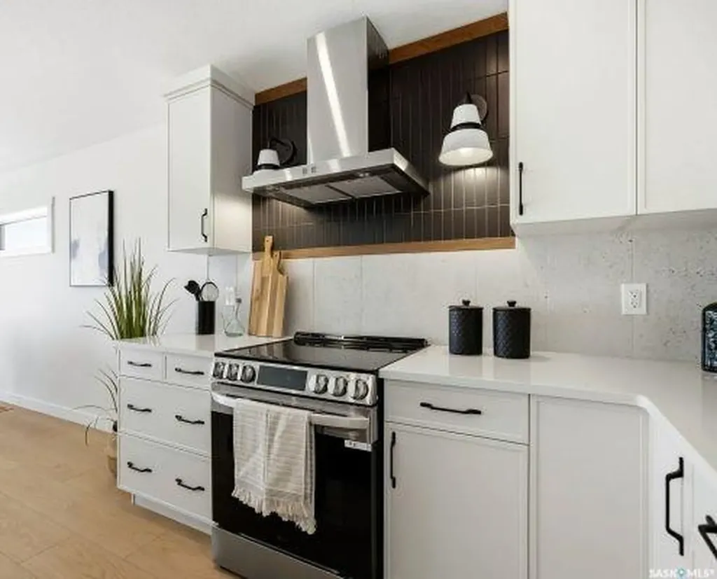 1056 West Park Boulevard Moose Jaw SK S6J 0E6