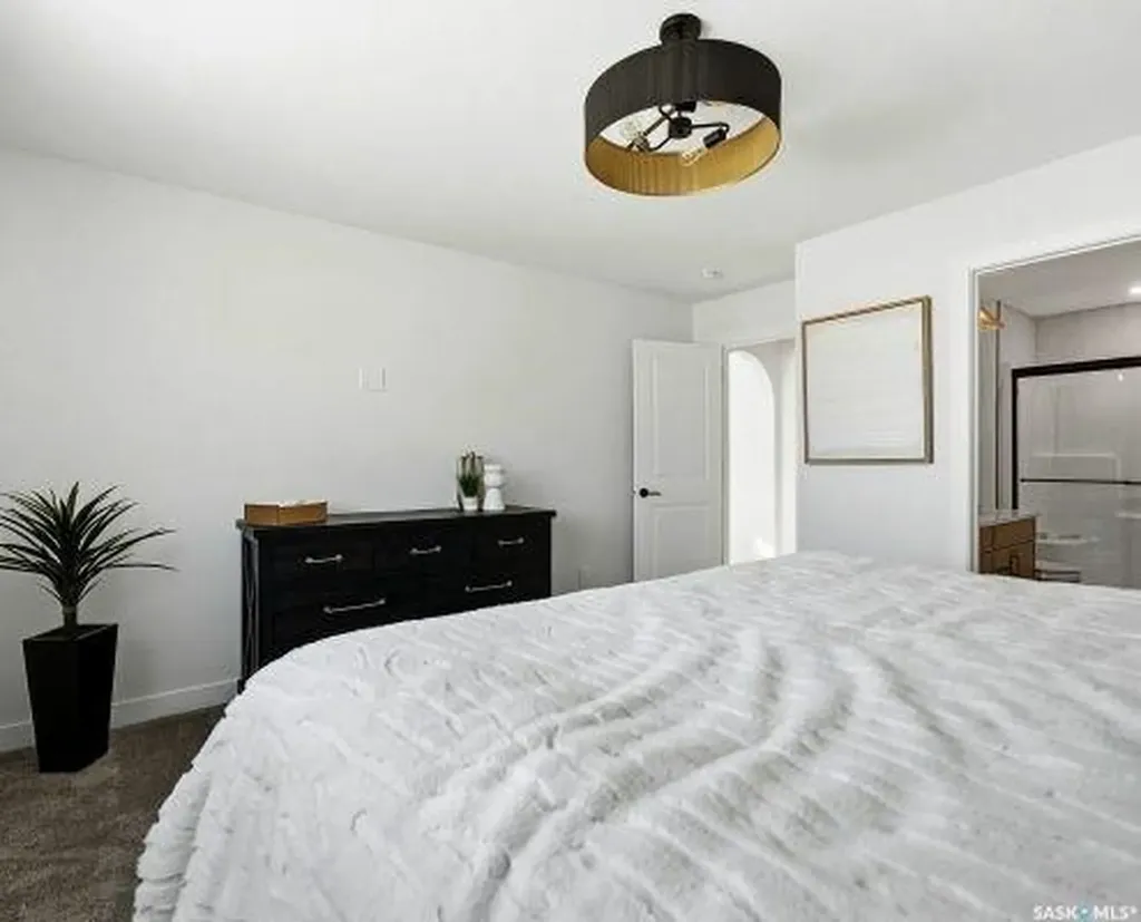 1056 West Park Boulevard Moose Jaw SK S6J 0E6