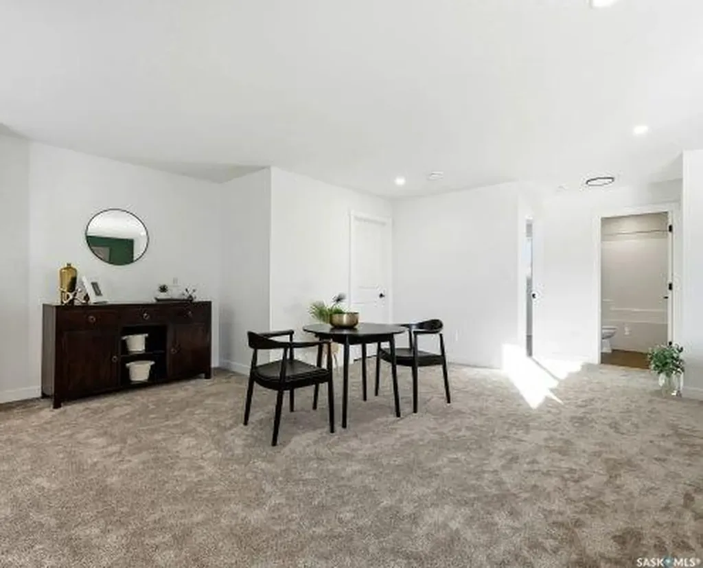 1056 West Park Boulevard Moose Jaw SK S6J 0E6