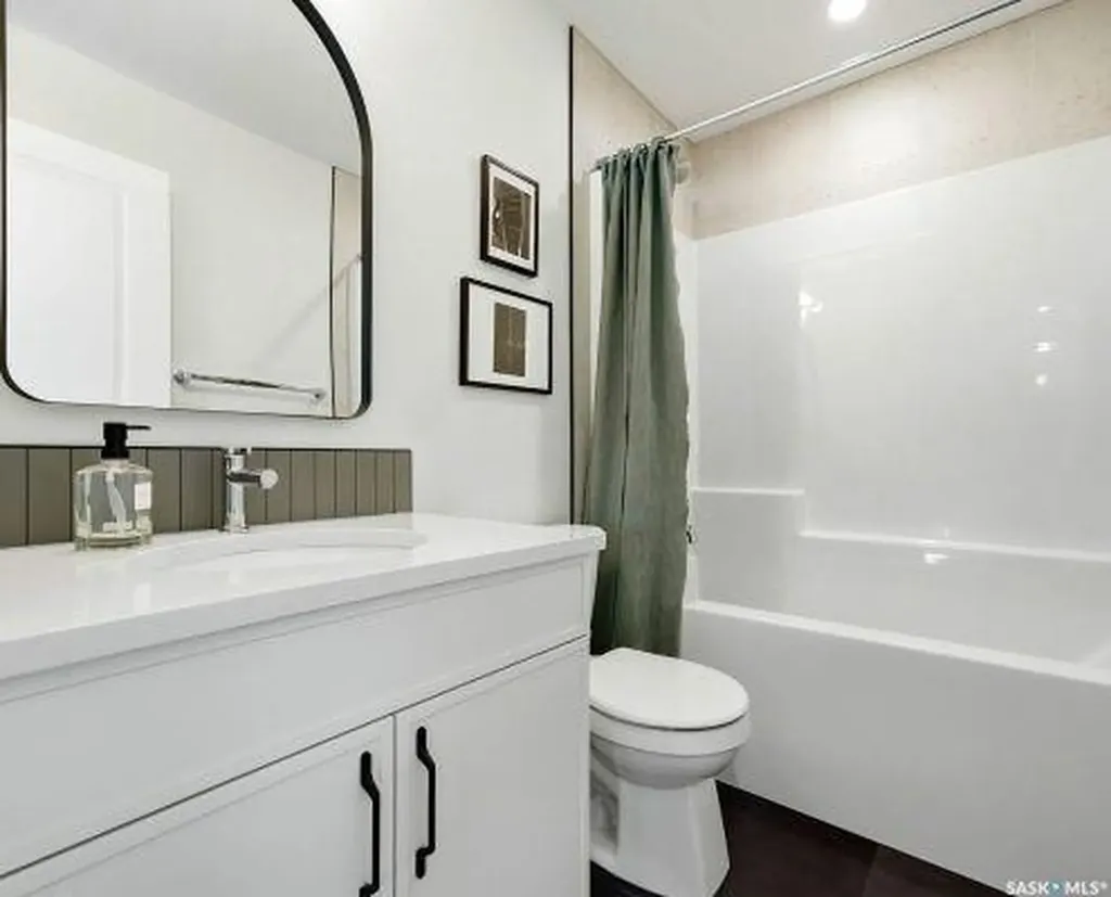 1056 West Park Boulevard Moose Jaw SK S6J 0E6