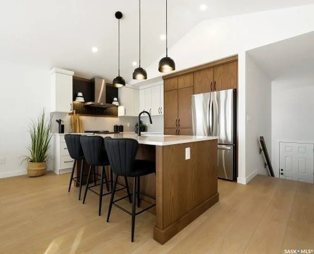 1056 West Park Boulevard Moose Jaw SK S6J 0E6