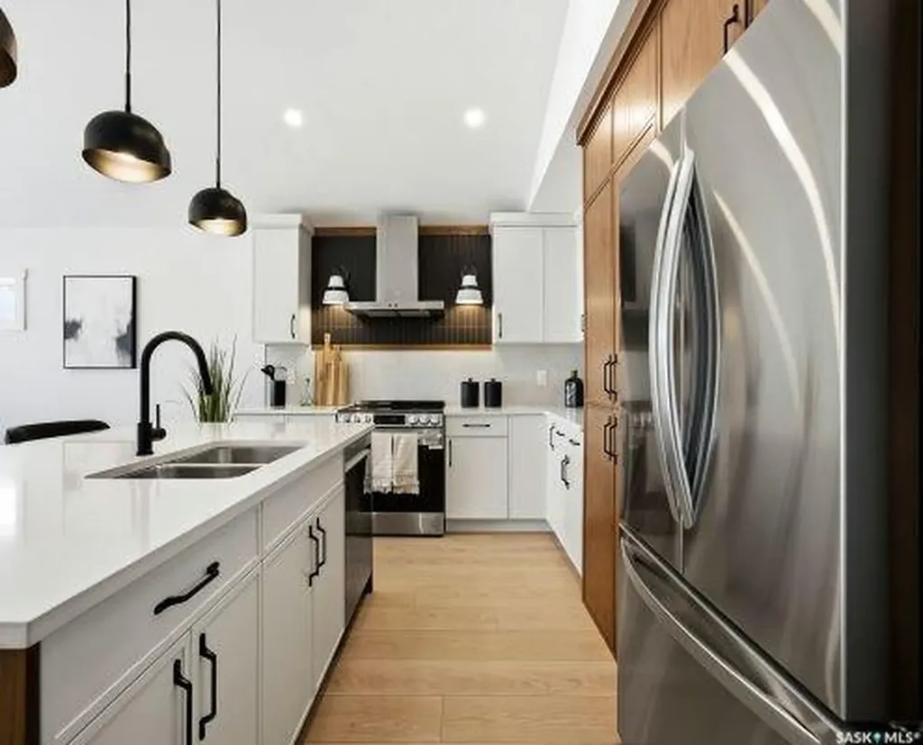 1056 West Park Boulevard Moose Jaw SK S6J 0E6