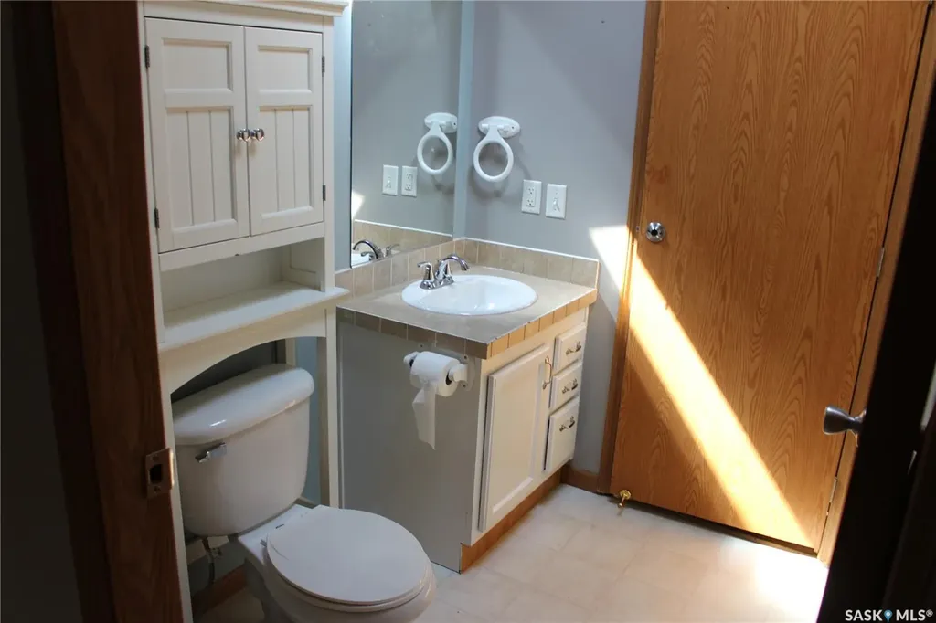 1295 9th Avenue NE Moose Jaw SK S6J 1C5
