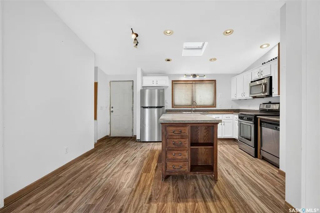 1295 9th Avenue NE Moose Jaw SK S6J 1C5
