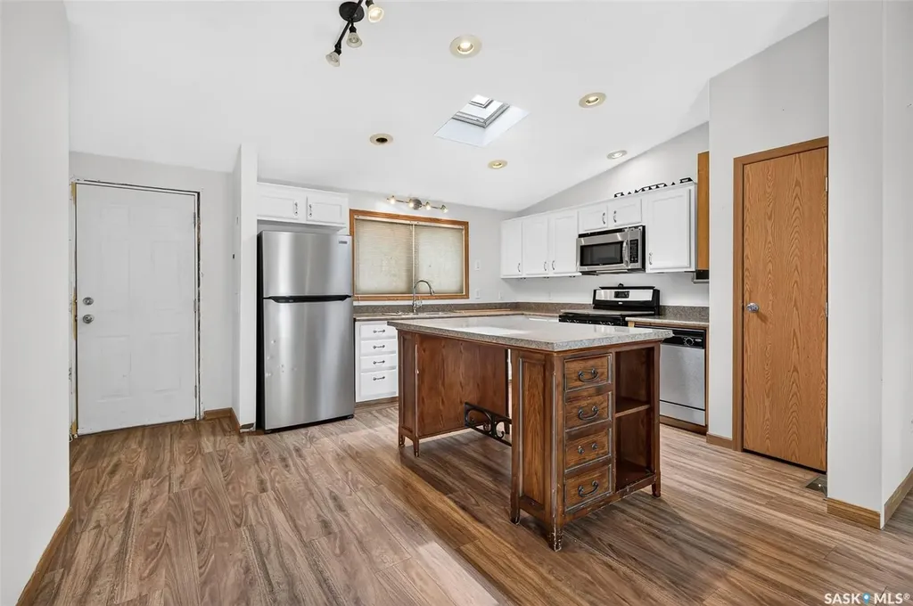 1295 9th Avenue NE Moose Jaw SK S6J 1C5