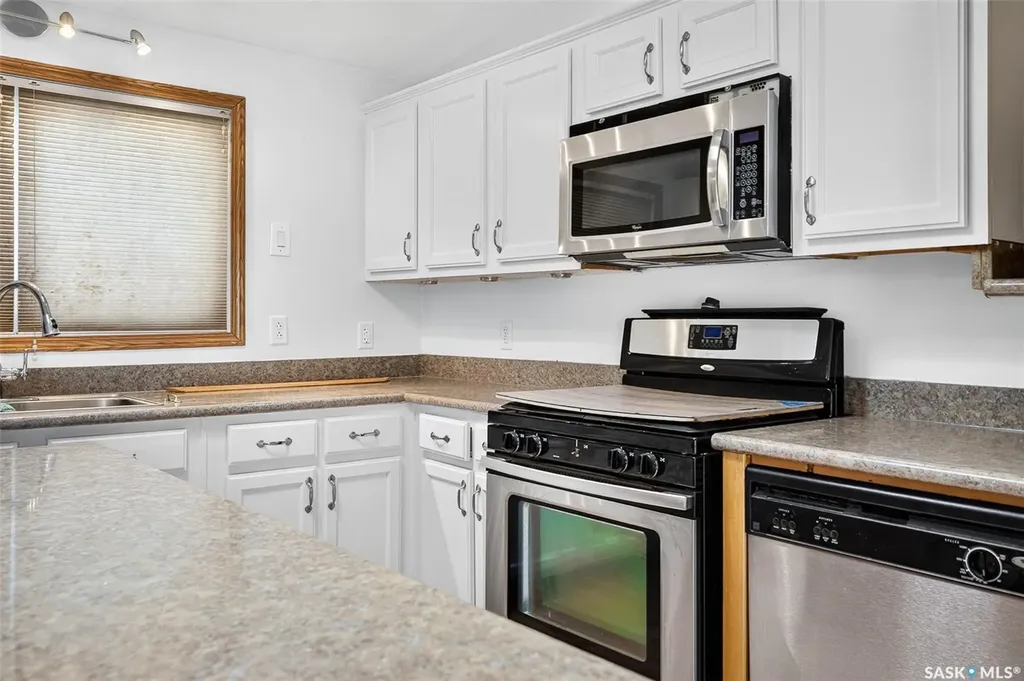 1295 9th Avenue NE Moose Jaw SK S6J 1C5