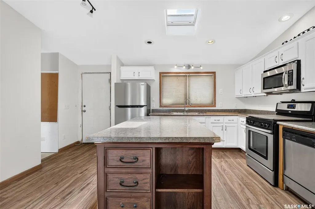 1295 9th Avenue NE Moose Jaw SK S6J 1C5
