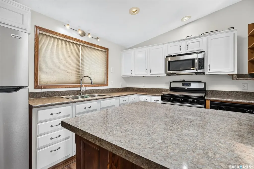 1295 9th Avenue NE Moose Jaw SK S6J 1C5