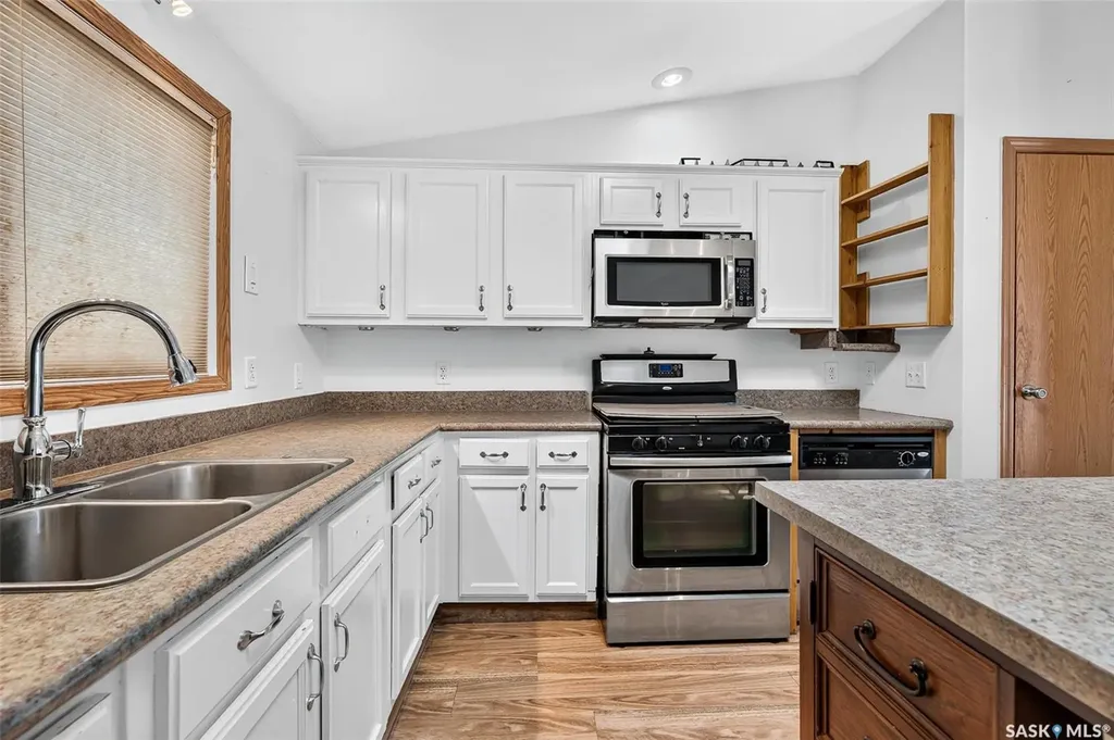 1295 9th Avenue NE Moose Jaw SK S6J 1C5