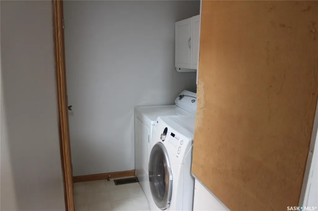 1295 9th Avenue NE Moose Jaw SK S6J 1C5
