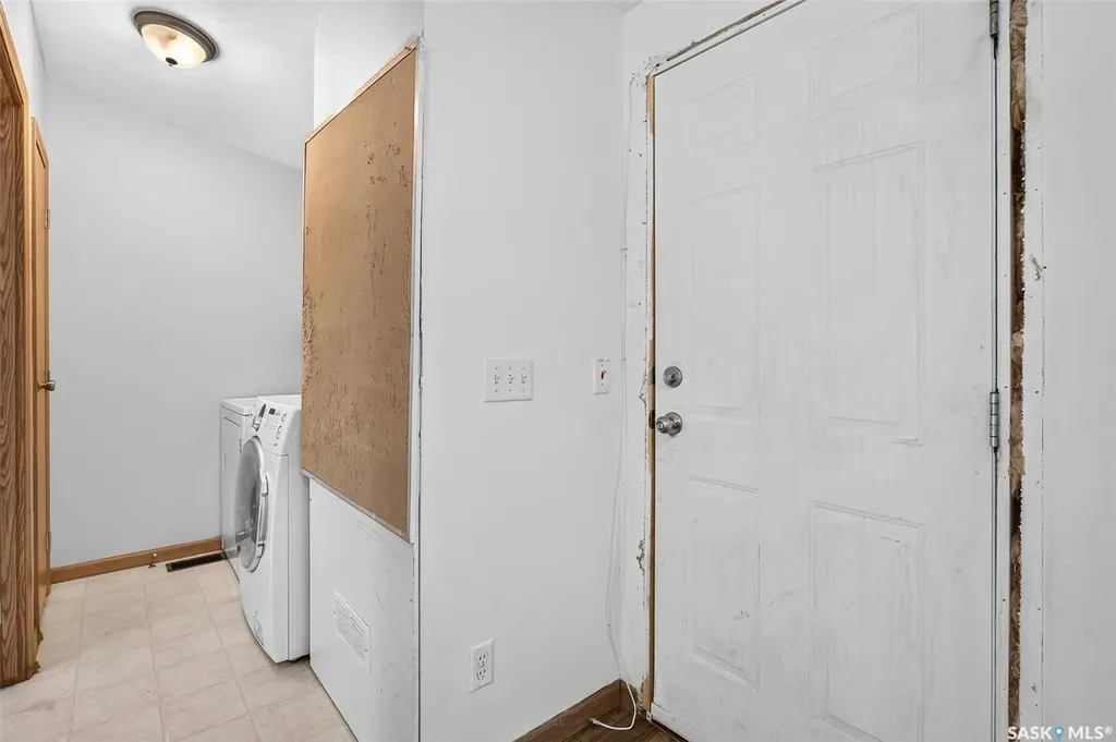 1295 9th Avenue NE Moose Jaw SK S6J 1C5