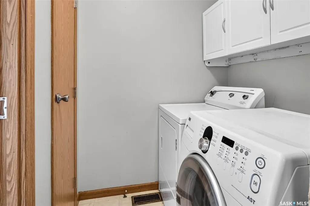 1295 9th Avenue NE Moose Jaw SK S6J 1C5