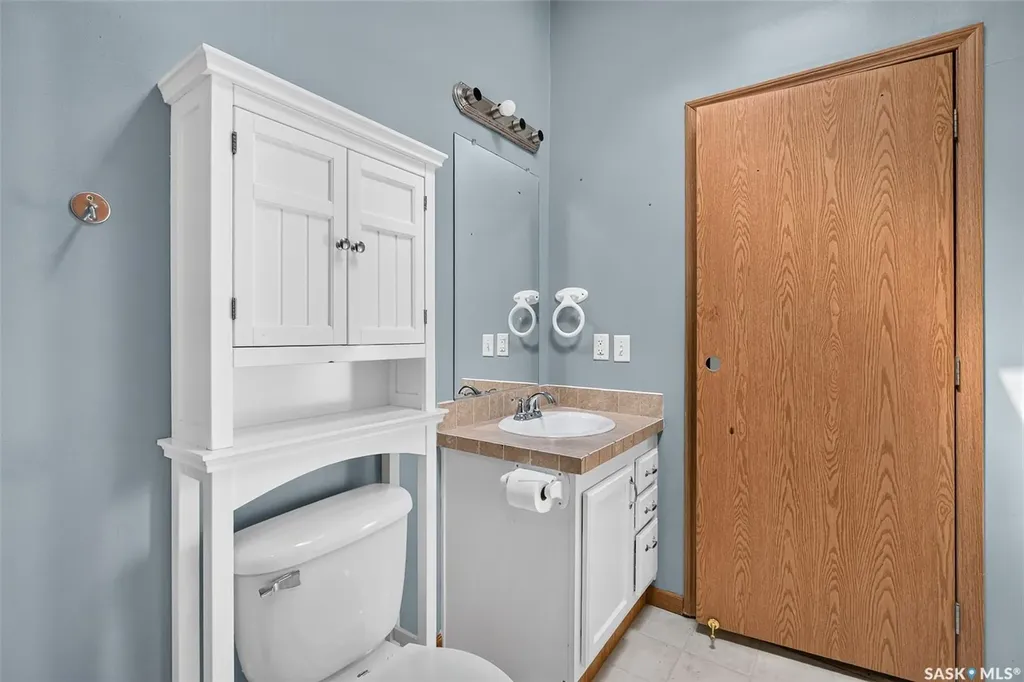 1295 9th Avenue NE Moose Jaw SK S6J 1C5