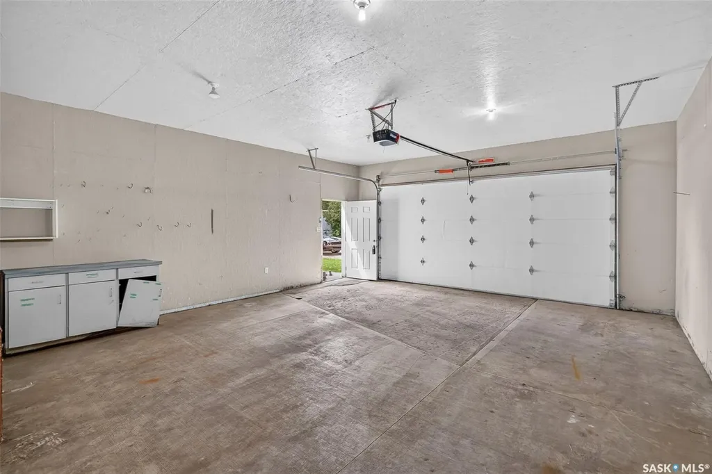 1295 9th Avenue NE Moose Jaw SK S6J 1C5