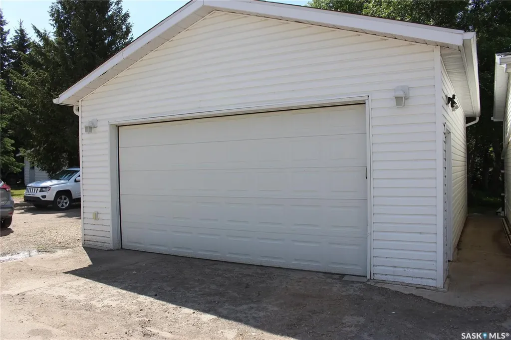 1295 9th Avenue NE Moose Jaw SK S6J 1C5