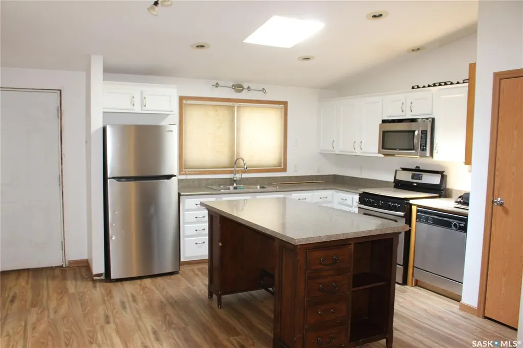 1295 9th Avenue NE Moose Jaw SK S6J 1C5