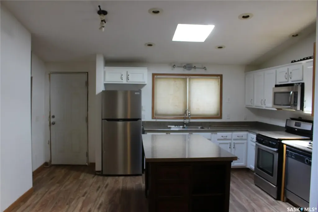 1295 9th Avenue NE Moose Jaw SK S6J 1C5
