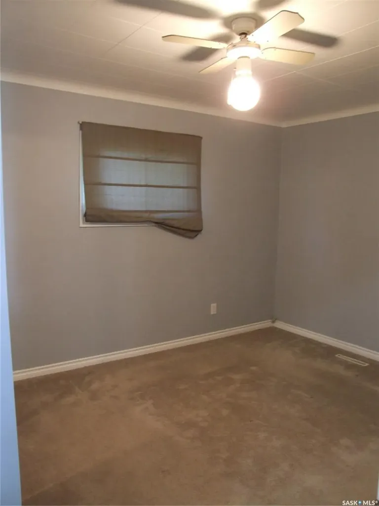 325 3rd Avenue E Leader SK S0N 1H0