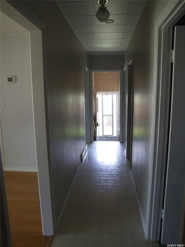 325 3rd Avenue E Leader SK S0N 1H0
