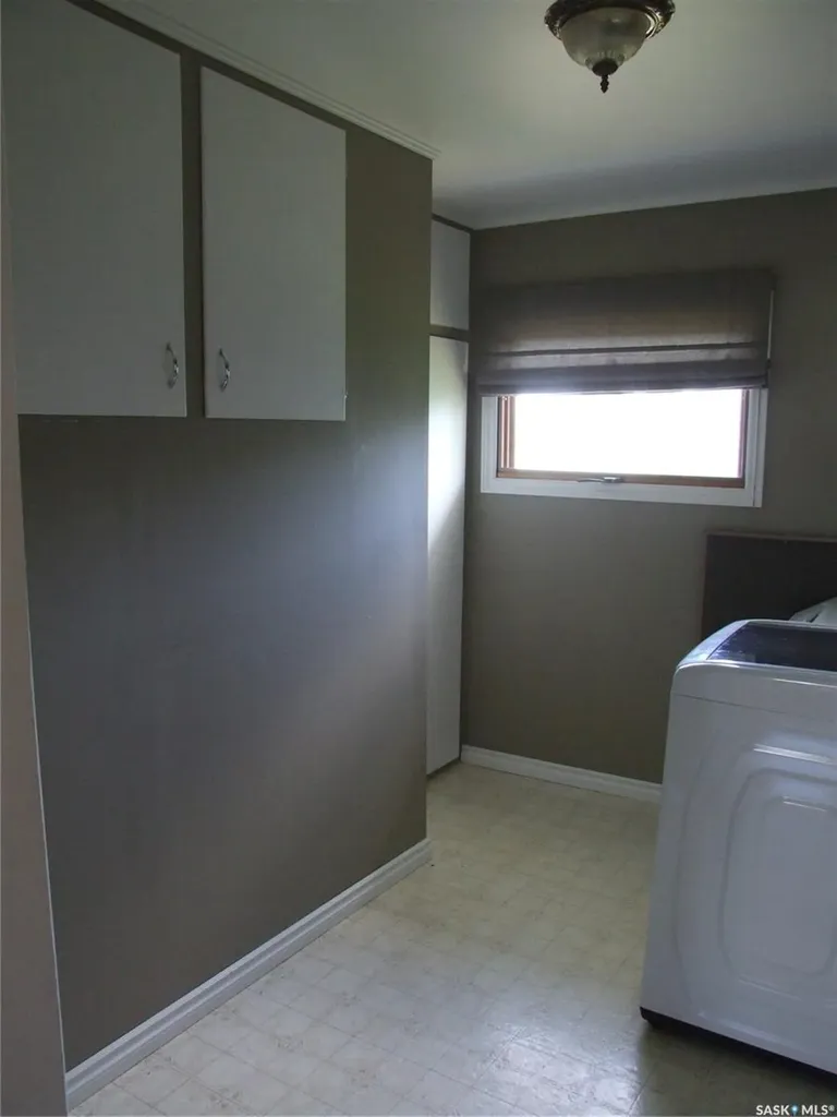 325 3rd Avenue E Leader SK S0N 1H0
