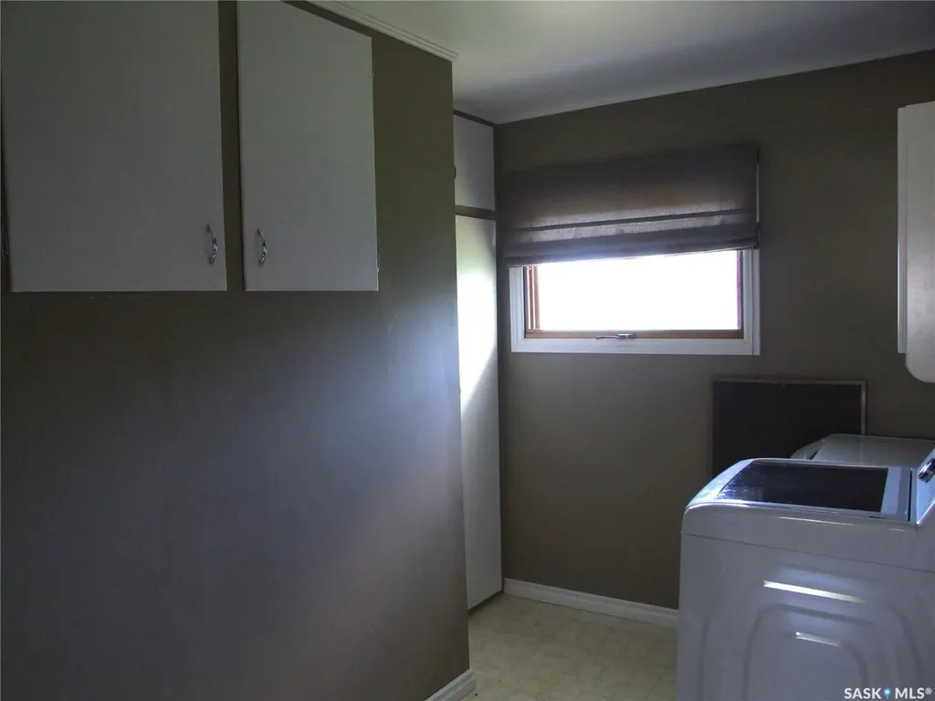 325 3rd Avenue E Leader SK S0N 1H0