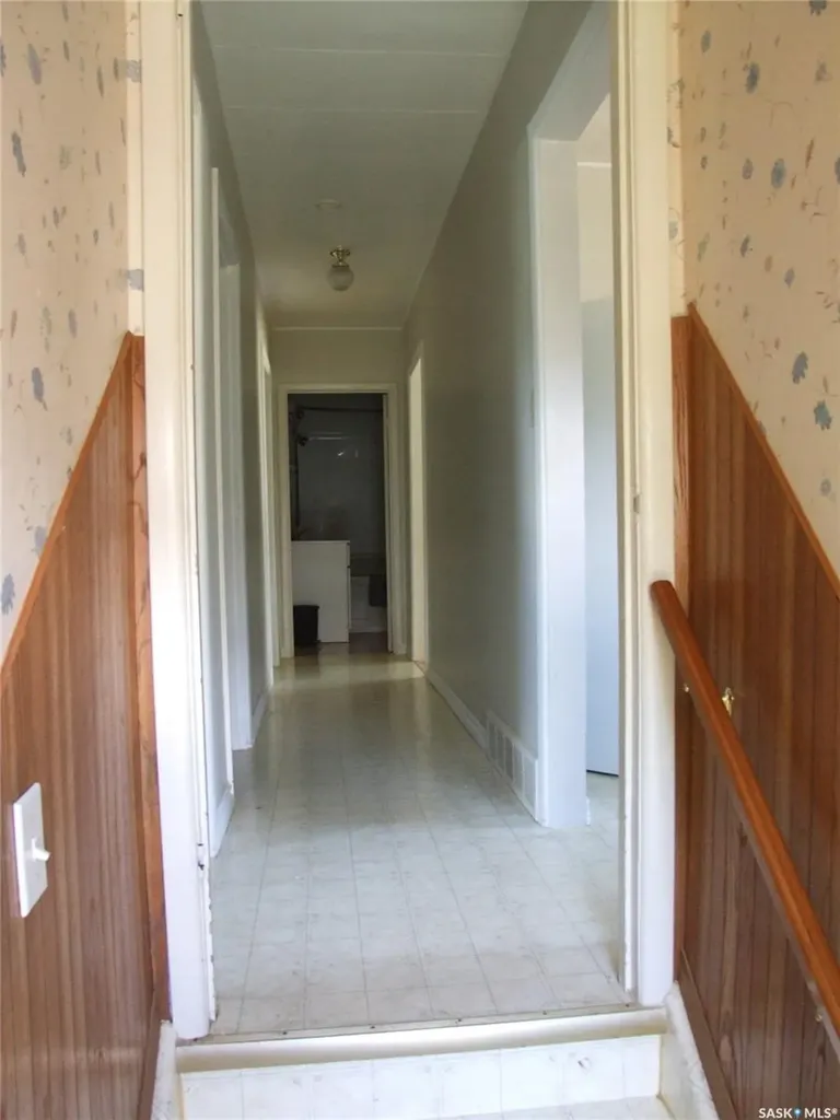 325 3rd Avenue E Leader SK S0N 1H0
