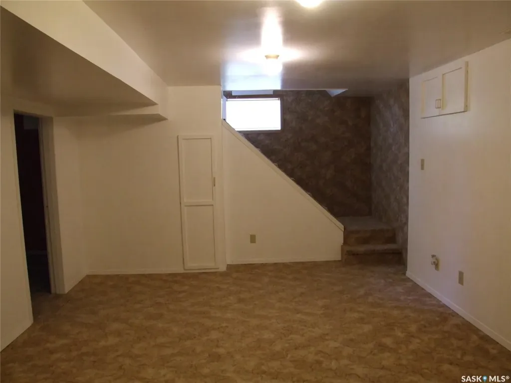 325 3rd Avenue E Leader SK S0N 1H0