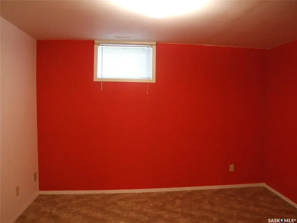 325 3rd Avenue E Leader SK S0N 1H0