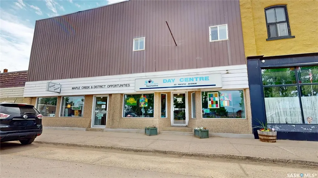 33-35 Pacific Avenue Maple Creek SK S0N 1N0