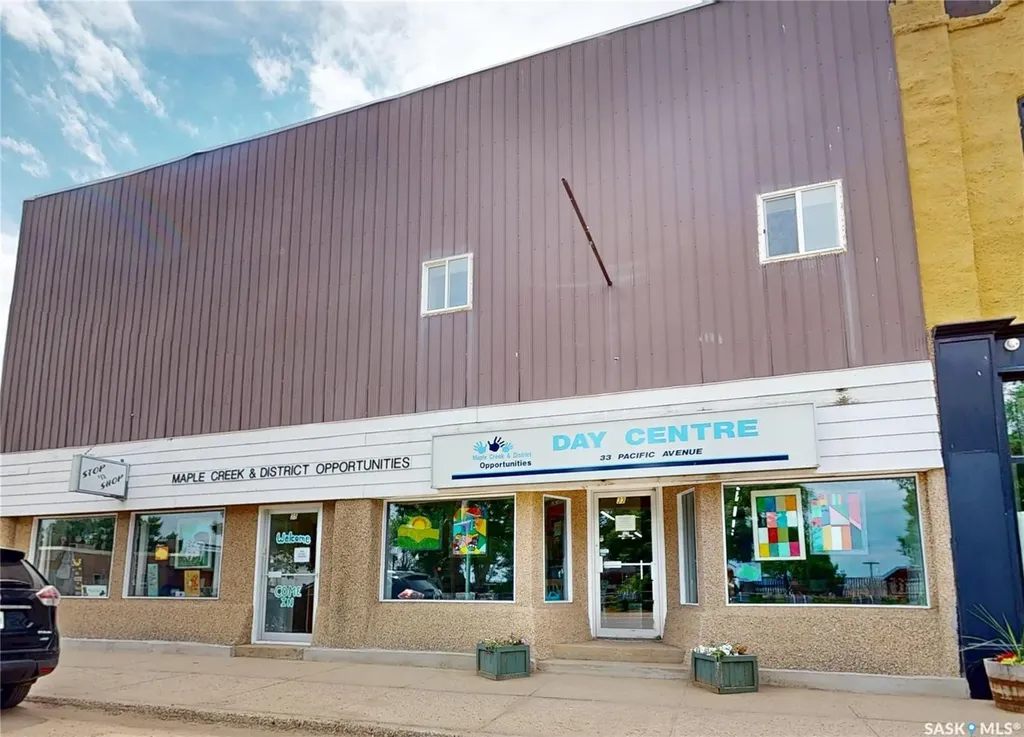 33-35 Pacific Avenue Maple Creek SK S0N 1N0