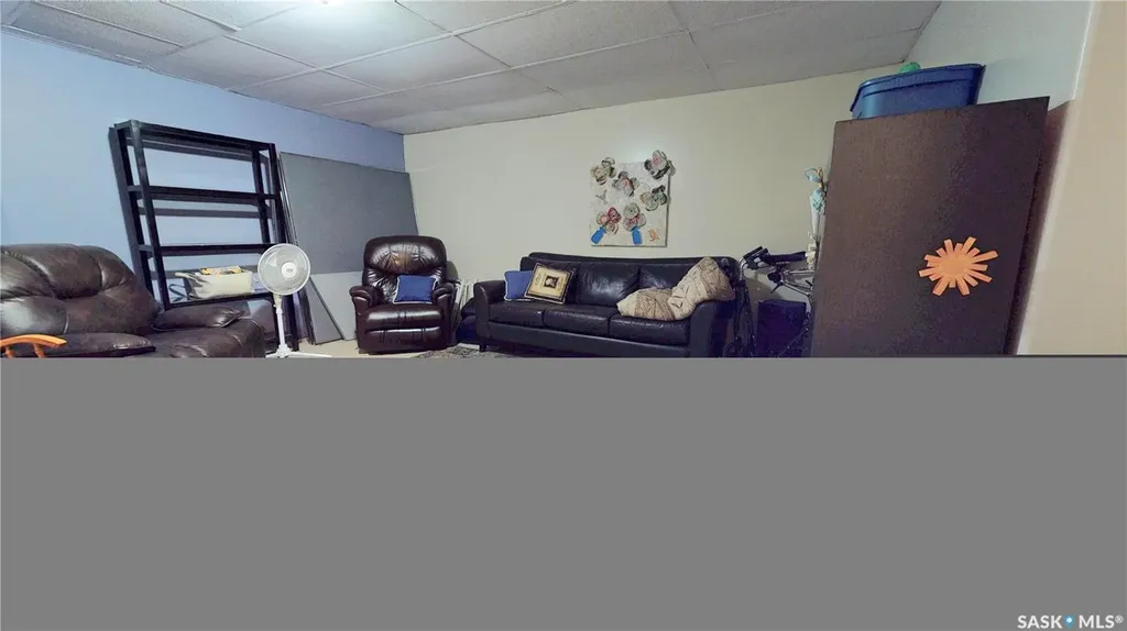 33-35 Pacific Avenue Maple Creek SK S0N 1N0